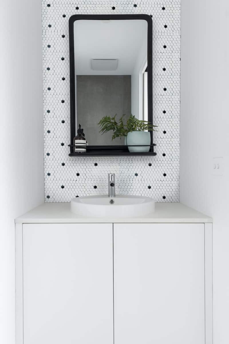 Marmos - Fairmont White and Black Penny Round Mosaic